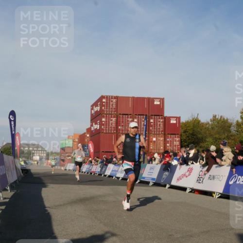 03.10.2025 - Köhlbrandbrückenlauf Matties Gatica Varas http://msf.ph/oto/9164060 03.10.2025 09:50:26 Ziel 1174, 2702, 3463 meine-sportfotos.de