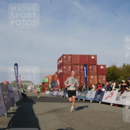03.10.2025 - Köhlbrandbrückenlauf Matties Gatica Varas http://msf.ph/oto/9164069 03.10.2025 09:50:29 Ziel 1174, 2702, 3463 meine-sportfotos.de