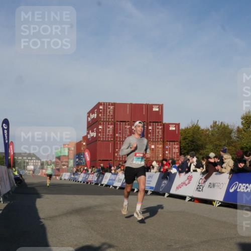 03.10.2025 - Köhlbrandbrückenlauf Matties Gatica Varas http://msf.ph/oto/9164071 03.10.2025 09:50:29 Ziel 1174, 2702, 3463 meine-sportfotos.de