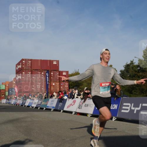 03.10.2025 - Köhlbrandbrückenlauf Matties Gatica Varas http://msf.ph/oto/9164075 03.10.2025 09:50:30 Ziel 1174, 2702, 3463 meine-sportfotos.de