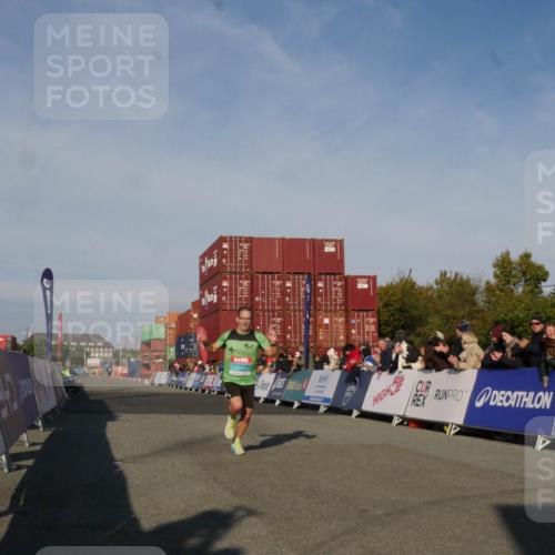 03.10.2025 - Köhlbrandbrückenlauf Matties Gatica Varas http://msf.ph/oto/9164086 03.10.2025 09:50:34 Ziel 2702 meine-sportfotos.de
