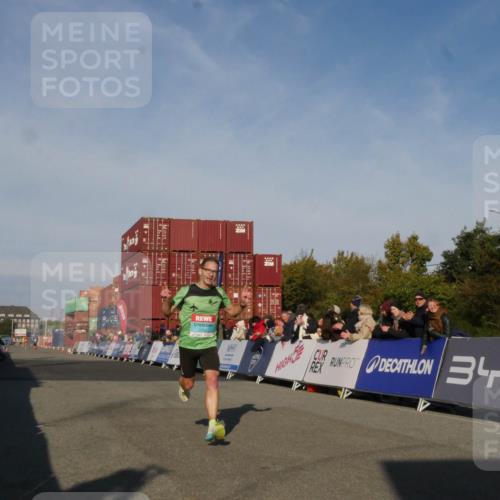 03.10.2025 - Köhlbrandbrückenlauf Matties Gatica Varas http://msf.ph/oto/9164088 03.10.2025 09:50:34 Ziel 2702 meine-sportfotos.de
