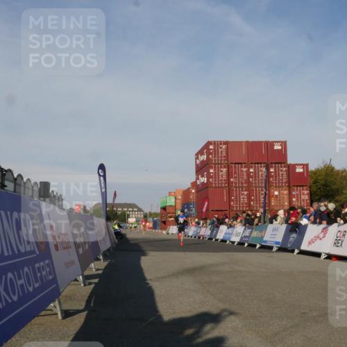 03.10.2025 - Köhlbrandbrückenlauf Matties Gatica Varas http://msf.ph/oto/9164097 03.10.2025 09:50:46 Ziel 1011 meine-sportfotos.de