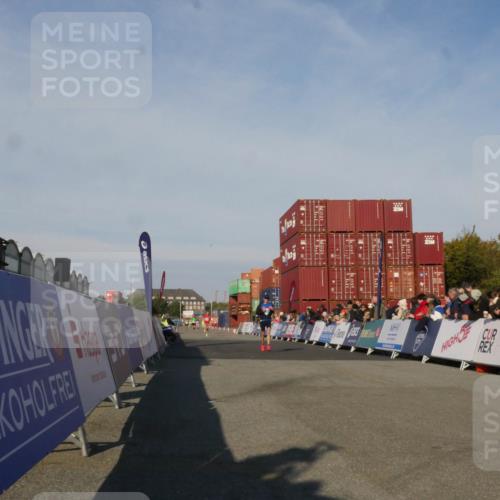 03.10.2025 - Köhlbrandbrückenlauf Matties Gatica Varas http://msf.ph/oto/9164098 03.10.2025 09:50:47 Ziel 1011 meine-sportfotos.de