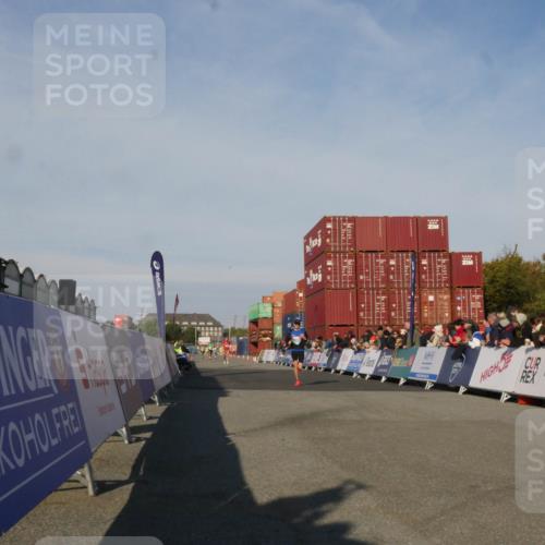 03.10.2025 - Köhlbrandbrückenlauf Matties Gatica Varas http://msf.ph/oto/9164100 03.10.2025 09:50:47 Ziel 1011 meine-sportfotos.de