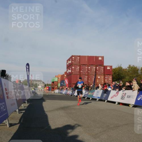 03.10.2025 - Köhlbrandbrückenlauf Matties Gatica Varas http://msf.ph/oto/9164107 03.10.2025 09:50:49 Ziel 1011 meine-sportfotos.de