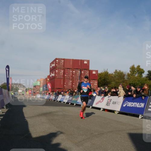 03.10.2025 - Köhlbrandbrückenlauf Matties Gatica Varas http://msf.ph/oto/9164111 03.10.2025 09:50:50 Ziel 1011, 1044, 2701 meine-sportfotos.de