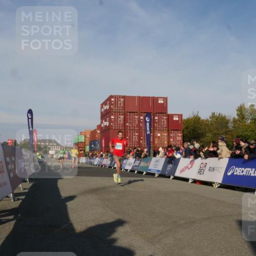 03.10.2025 - Köhlbrandbrückenlauf Matties Gatica Varas http://msf.ph/oto/9164122 03.10.2025 09:50:56 Ziel 1007, 1017, 1044, 2701 meine-sportfotos.de