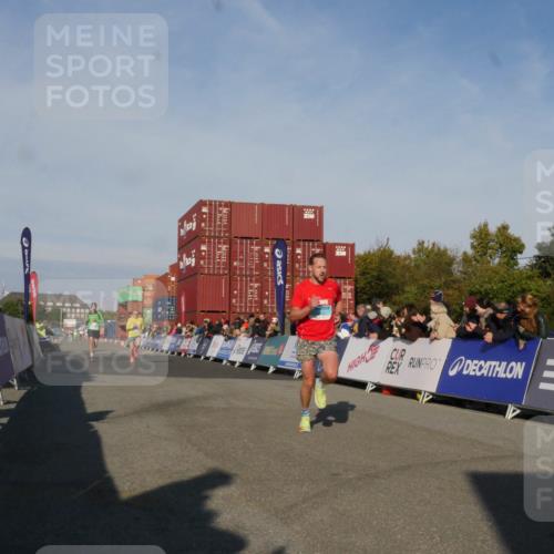03.10.2025 - Köhlbrandbrückenlauf Matties Gatica Varas http://msf.ph/oto/9164125 03.10.2025 09:50:57 Ziel 1007, 1017, 1044, 2701 meine-sportfotos.de