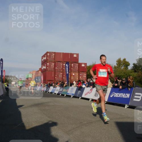 03.10.2025 - Köhlbrandbrückenlauf Matties Gatica Varas http://msf.ph/oto/9164127 03.10.2025 09:50:57 Ziel 1007, 1017, 1044, 2701 meine-sportfotos.de