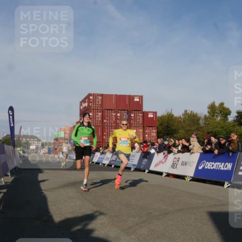 03.10.2025 - Köhlbrandbrückenlauf Matties Gatica Varas http://msf.ph/oto/9164139 03.10.2025 09:51:00 Ziel 1007, 1017, 1044, 2701 meine-sportfotos.de