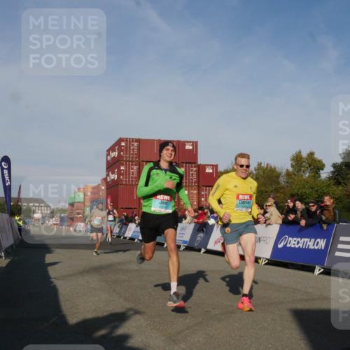 03.10.2025 - Köhlbrandbrückenlauf Matties Gatica Varas http://msf.ph/oto/9164141 03.10.2025 09:51:00 Ziel 1007, 1017, 1044, 2701 meine-sportfotos.de