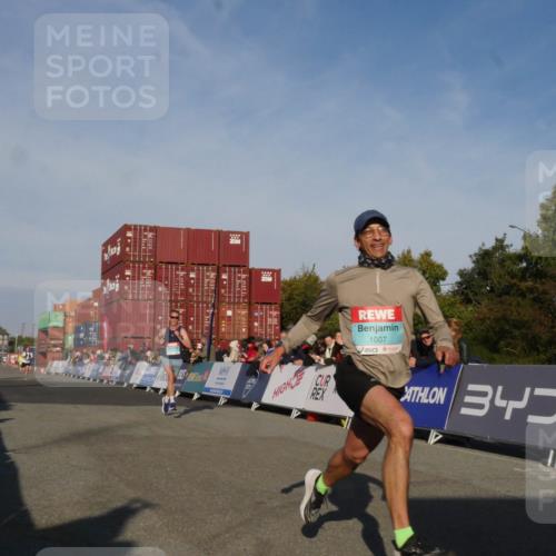 03.10.2025 - Köhlbrandbrückenlauf Matties Gatica Varas http://msf.ph/oto/9164149 03.10.2025 09:51:02 Ziel 1007, 1017, 1044, 2701, 3153 meine-sportfotos.de