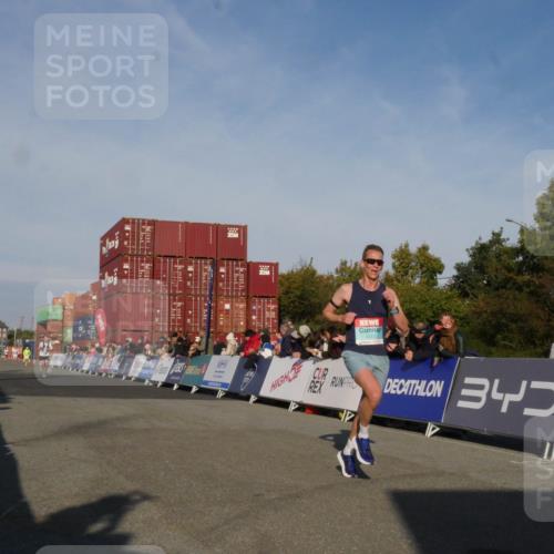 03.10.2025 - Köhlbrandbrückenlauf Matties Gatica Varas http://msf.ph/oto/9164156 03.10.2025 09:51:04 Ziel 1007, 1017, 3153 meine-sportfotos.de