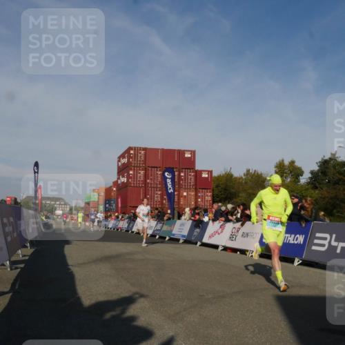 03.10.2025 - Köhlbrandbrückenlauf Matties Gatica Varas http://msf.ph/oto/9164188 03.10.2025 09:51:21 Ziel 1032, 3082, 3154, 3460, 3740 meine-sportfotos.de