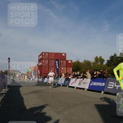 03.10.2025 - Köhlbrandbrückenlauf Matties Gatica Varas http://msf.ph/oto/9164190 03.10.2025 09:51:21 Ziel 1032, 3082, 3154, 3460, 3740 meine-sportfotos.de