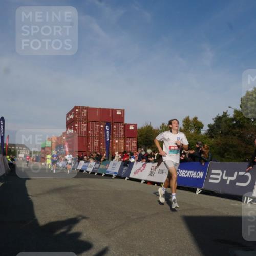 03.10.2025 - Köhlbrandbrückenlauf Matties Gatica Varas http://msf.ph/oto/9164197 03.10.2025 09:51:23 Ziel 1032, 3082, 3154, 3460, 3740 meine-sportfotos.de
