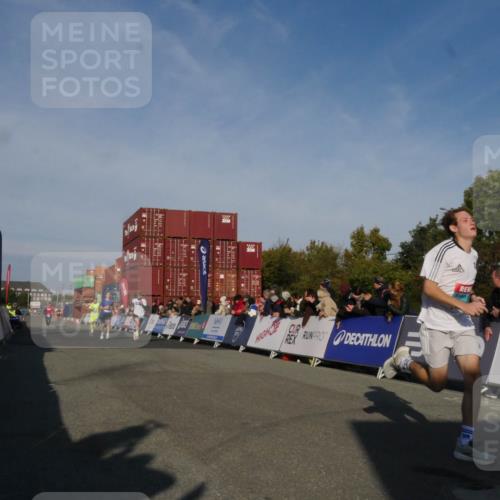 03.10.2025 - Köhlbrandbrückenlauf Matties Gatica Varas http://msf.ph/oto/9164200 03.10.2025 09:51:24 Ziel 1032, 3082, 3154, 3401, 3460, 3740 meine-sportfotos.de