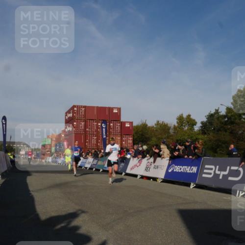 03.10.2025 - Köhlbrandbrückenlauf Matties Gatica Varas http://msf.ph/oto/9164205 03.10.2025 09:51:26 Ziel 1032, 3082, 3154, 3401, 3740 meine-sportfotos.de