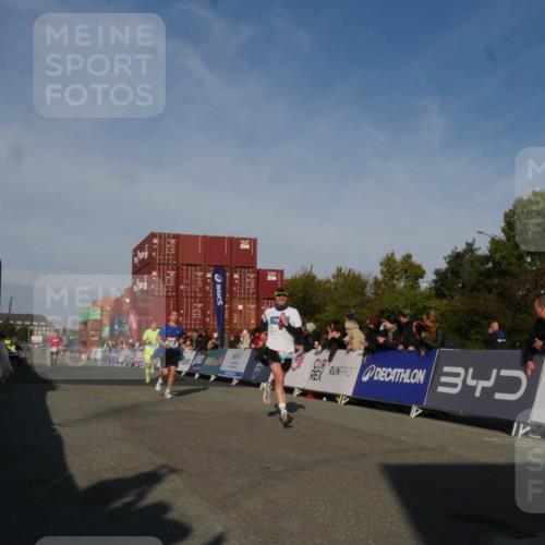 03.10.2025 - Köhlbrandbrückenlauf Matties Gatica Varas http://msf.ph/oto/9164208 03.10.2025 09:51:27 Ziel 1032, 3082, 3401, 3740 meine-sportfotos.de
