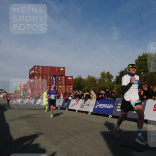 03.10.2025 - Köhlbrandbrückenlauf Matties Gatica Varas http://msf.ph/oto/9164211 03.10.2025 09:51:28 Ziel 1032, 3082, 3401, 3740 meine-sportfotos.de