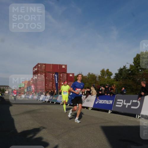03.10.2025 - Köhlbrandbrückenlauf Matties Gatica Varas http://msf.ph/oto/9164215 03.10.2025 09:51:29 Ziel 1032, 1057, 3082, 3401, 3740 meine-sportfotos.de
