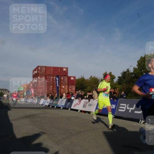 03.10.2025 - Köhlbrandbrückenlauf Matties Gatica Varas http://msf.ph/oto/9164218 03.10.2025 09:51:30 Ziel 1032, 1057, 3082, 3401, 3740 meine-sportfotos.de