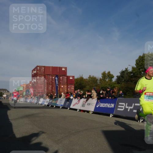 03.10.2025 - Köhlbrandbrückenlauf Matties Gatica Varas http://msf.ph/oto/9164220 03.10.2025 09:51:30 Ziel 1032, 1057, 3082, 3401, 3740 meine-sportfotos.de