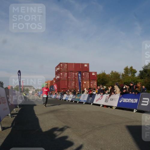 03.10.2025 - Köhlbrandbrückenlauf Matties Gatica Varas http://msf.ph/oto/9164224 03.10.2025 09:51:31 Ziel 1032, 1057, 3082, 3401 meine-sportfotos.de