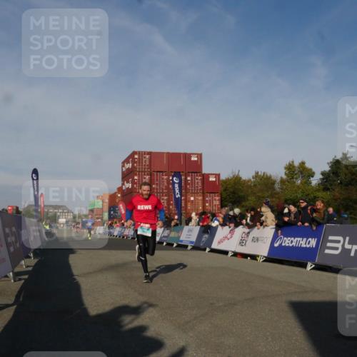 03.10.2025 - Köhlbrandbrückenlauf Matties Gatica Varas http://msf.ph/oto/9164229 03.10.2025 09:51:33 Ziel 1057, 3401 meine-sportfotos.de