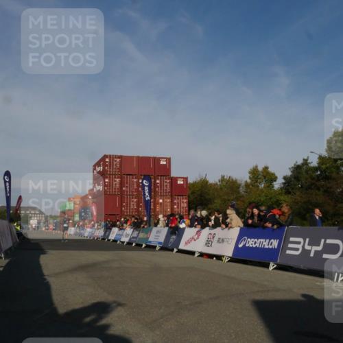 03.10.2025 - Köhlbrandbrückenlauf Matties Gatica Varas http://msf.ph/oto/9164250 03.10.2025 09:51:40 Ziel 1034, 1057 meine-sportfotos.de