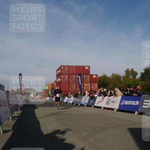 03.10.2025 - Köhlbrandbrückenlauf Matties Gatica Varas http://msf.ph/oto/9164255 03.10.2025 09:51:43 Ziel 1034, 3350 meine-sportfotos.de
