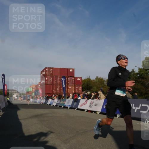 03.10.2025 - Köhlbrandbrückenlauf Matties Gatica Varas http://msf.ph/oto/9164264 03.10.2025 09:51:46 Ziel 1034, 3350 meine-sportfotos.de