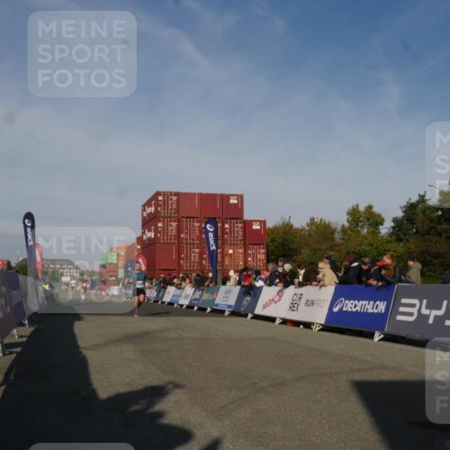 03.10.2025 - Köhlbrandbrückenlauf Matties Gatica Varas http://msf.ph/oto/9164266 03.10.2025 09:51:48 Ziel 3350, 3809 meine-sportfotos.de
