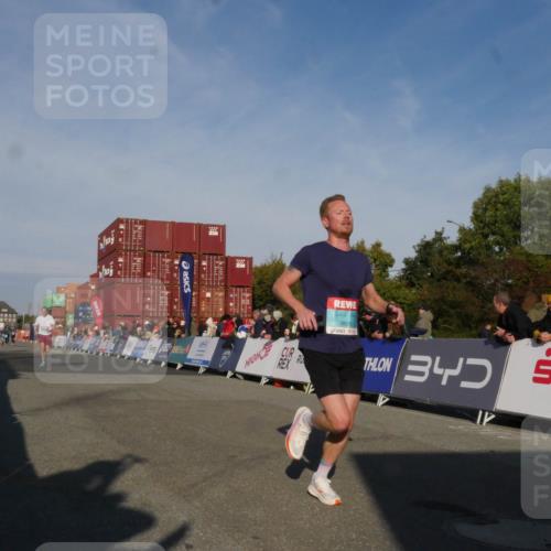 03.10.2025 - Köhlbrandbrückenlauf Matties Gatica Varas http://msf.ph/oto/9164290 03.10.2025 09:51:58 Ziel 3086, 3809 meine-sportfotos.de