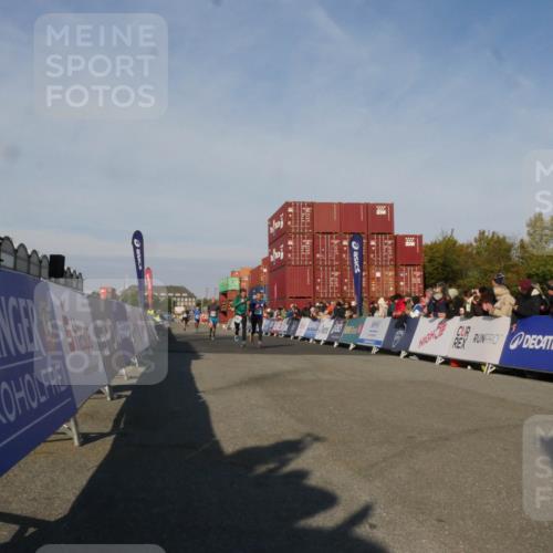 03.10.2025 - Köhlbrandbrückenlauf Matties Gatica Varas http://msf.ph/oto/9164309 03.10.2025 09:52:07 Ziel 1026, 1187, 3756 meine-sportfotos.de