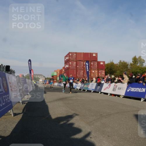 03.10.2025 - Köhlbrandbrückenlauf Matties Gatica Varas http://msf.ph/oto/9164315 03.10.2025 09:52:08 Ziel 1026, 1187, 2722, 3756 meine-sportfotos.de