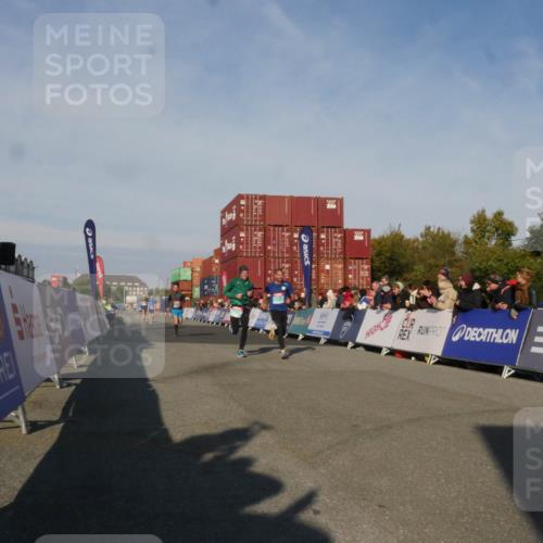 03.10.2025 - Köhlbrandbrückenlauf Matties Gatica Varas http://msf.ph/oto/9164318 03.10.2025 09:52:09 Ziel 1026, 1187, 2722, 3248, 3756 meine-sportfotos.de