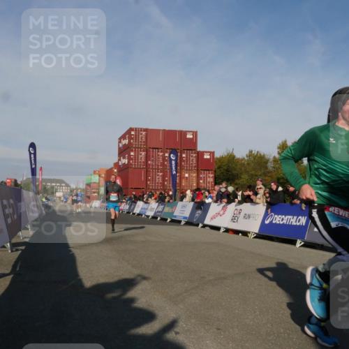 03.10.2025 - Köhlbrandbrückenlauf Matties Gatica Varas http://msf.ph/oto/9164325 03.10.2025 09:52:11 Ziel 1026, 1187, 2722, 3248, 3756 meine-sportfotos.de