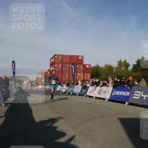 03.10.2025 - Köhlbrandbrückenlauf Matties Gatica Varas http://msf.ph/oto/9164327 03.10.2025 09:52:11 Ziel 1026, 1187, 2722, 3248, 3756 meine-sportfotos.de