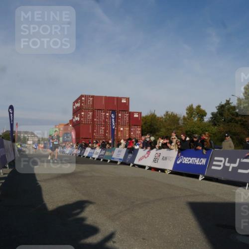 03.10.2025 - Köhlbrandbrückenlauf Matties Gatica Varas http://msf.ph/oto/9164337 03.10.2025 09:52:14 Ziel 1026, 2722, 3248 meine-sportfotos.de