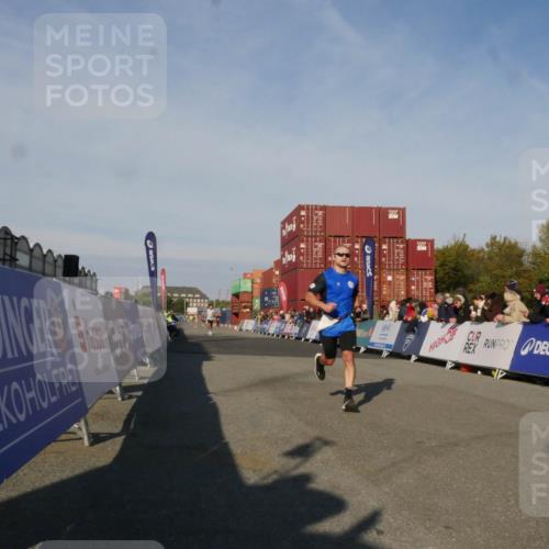 03.10.2025 - Köhlbrandbrückenlauf Matties Gatica Varas http://msf.ph/oto/9164360 03.10.2025 09:52:24 Ziel 2937, 3267 meine-sportfotos.de