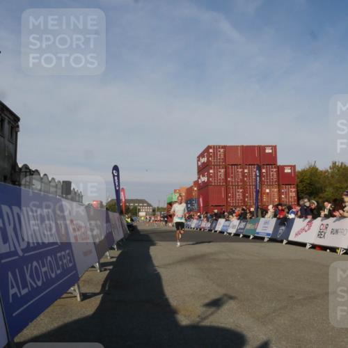 03.10.2025 - Köhlbrandbrückenlauf Matties Gatica Varas http://msf.ph/oto/9164371 03.10.2025 09:52:31 Ziel 3267 meine-sportfotos.de