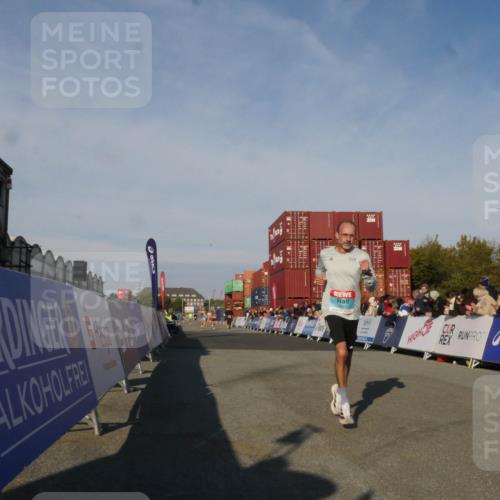 03.10.2025 - Köhlbrandbrückenlauf Matties Gatica Varas http://msf.ph/oto/9164381 03.10.2025 09:52:33 Ziel 1019, 3267 meine-sportfotos.de