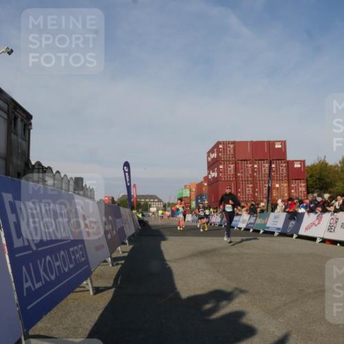 03.10.2025 - Köhlbrandbrückenlauf Matties Gatica Varas http://msf.ph/oto/9164388 03.10.2025 09:52:41 Ziel 1019, 1055, 2792, 3008, 3610 meine-sportfotos.de