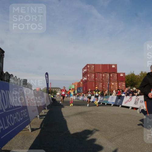 03.10.2025 - Köhlbrandbrückenlauf Matties Gatica Varas http://msf.ph/oto/9164394 03.10.2025 09:52:43 Ziel 1019, 1055, 2792, 3008, 3610, 3712 meine-sportfotos.de