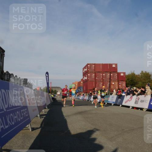 03.10.2025 - Köhlbrandbrückenlauf Matties Gatica Varas http://msf.ph/oto/9164396 03.10.2025 09:52:43 Ziel 1019, 1055, 2792, 3008, 3610, 3712 meine-sportfotos.de