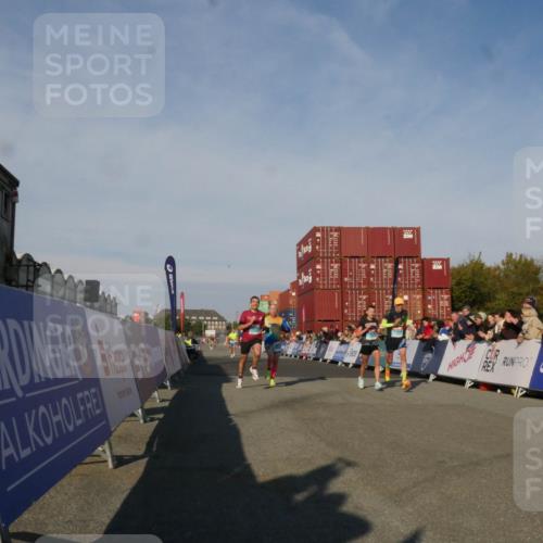 03.10.2025 - Köhlbrandbrückenlauf Matties Gatica Varas http://msf.ph/oto/9164398 03.10.2025 09:52:44 Ziel 1019, 1055, 2792, 3008, 3610, 3712 meine-sportfotos.de