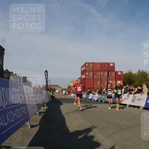 03.10.2025 - Köhlbrandbrückenlauf Matties Gatica Varas http://msf.ph/oto/9164400 03.10.2025 09:52:44 Ziel 1019, 1055, 2792, 3008, 3610, 3712 meine-sportfotos.de
