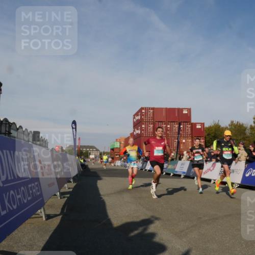 03.10.2025 - Köhlbrandbrückenlauf Matties Gatica Varas http://msf.ph/oto/9164402 03.10.2025 09:52:45 Ziel 1019, 1055, 2792, 3008, 3610, 3712 meine-sportfotos.de